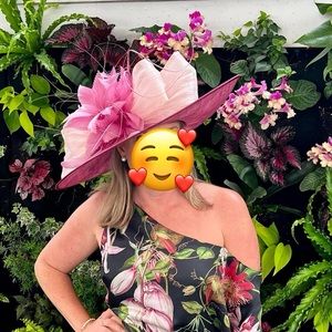 Derby ensemble. Hat Girls hat and dress.